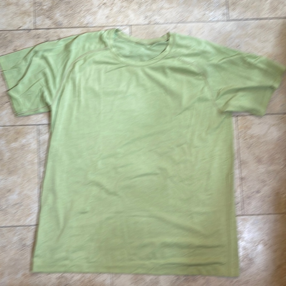 Lululemon Metal Vent Tech Short Sleeves Shirt 2.0 Light Green / Yellow XXL